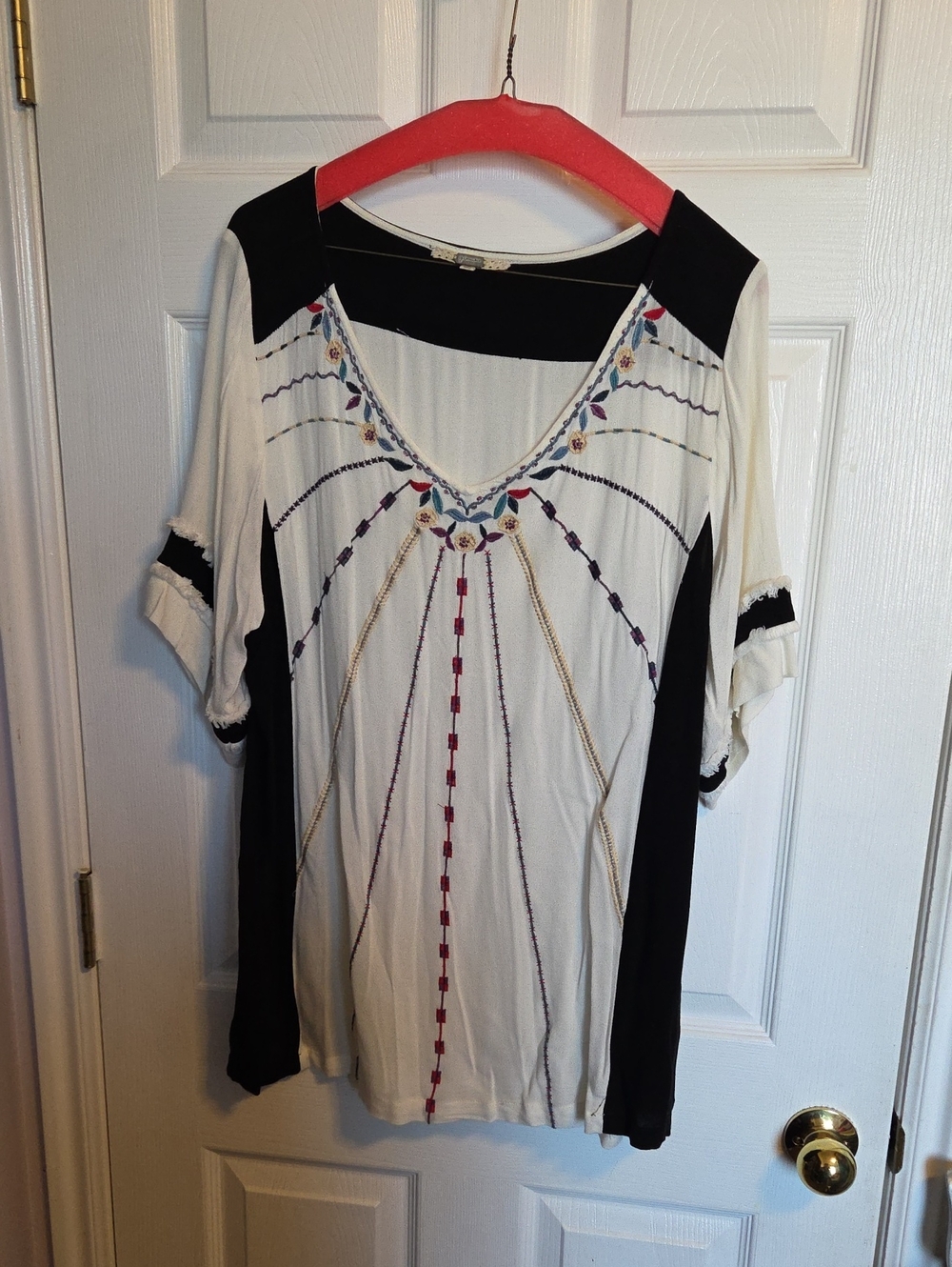 gimmicks by BKE Cream V-Neck Tunic with Black Panels